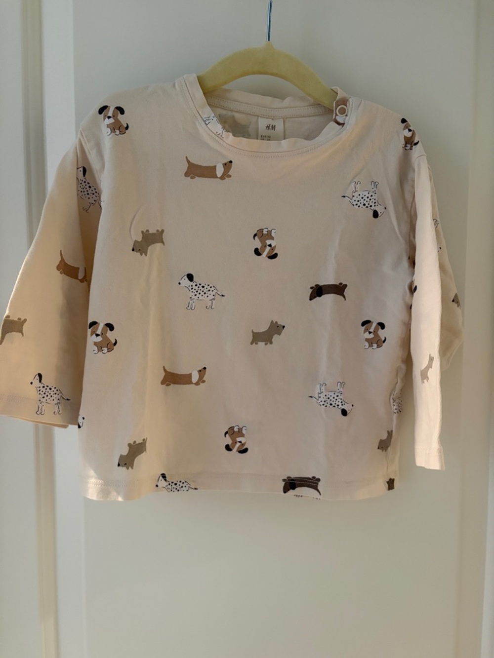 H&M Light Cream Puppy Pattern Long-Sleeve Tee